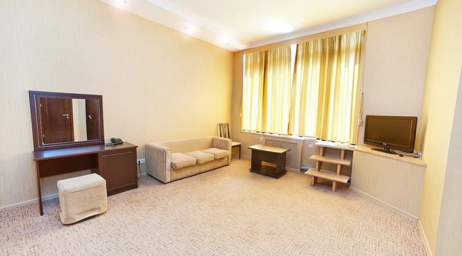 Полулюкс 2-местный 2-комнатный (вид на горы, корпус №1)