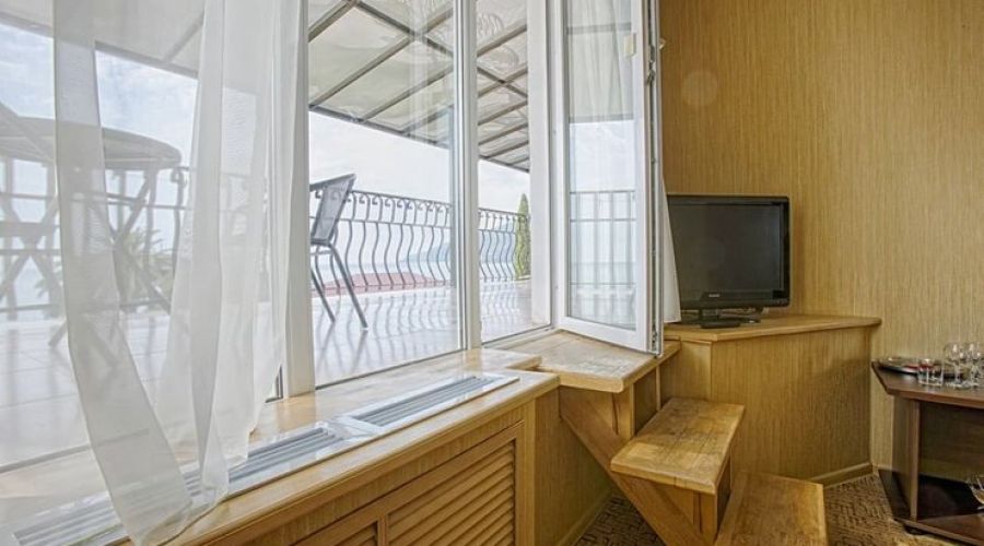 Полулюкс 2-местный 2-комнатный (вид на море, корпус №1)